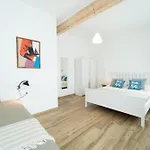 Pensión Velis - Art & Hospitality 4*