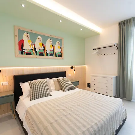 Velis - Art & Hospitality *